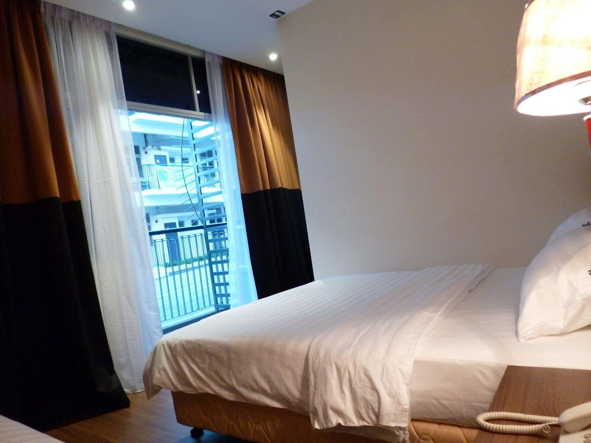 9 Square Hotel - Bangi Exteriör bild